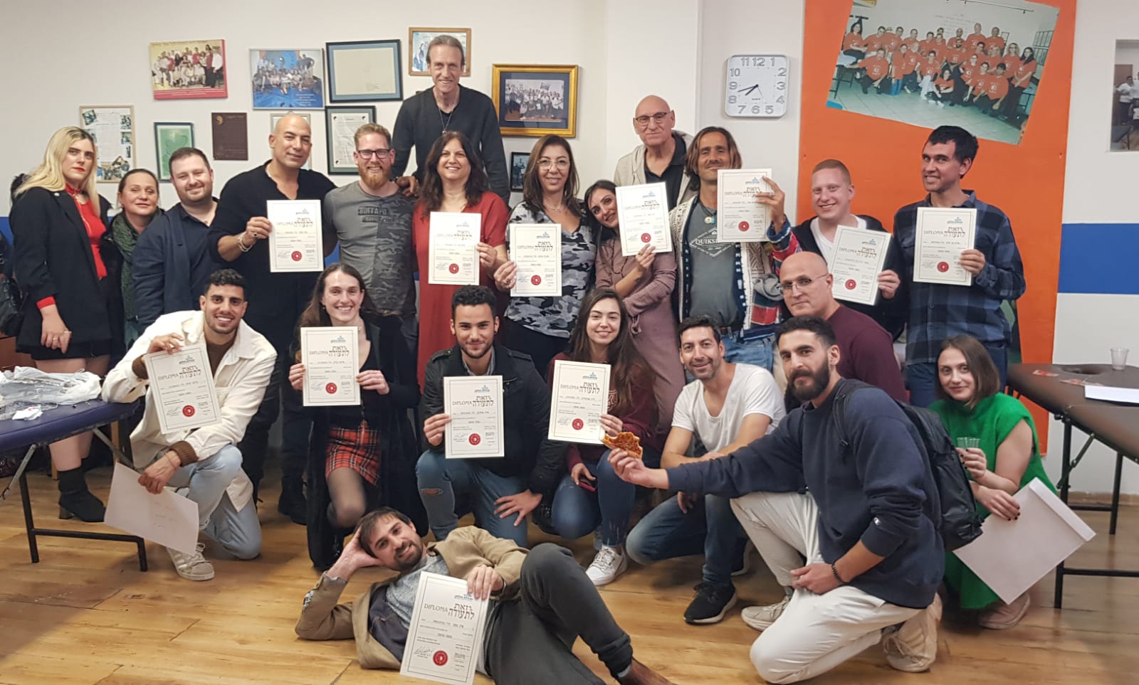 תלמידים ובוגרים של לימודי עיסוי במכללת תילתן